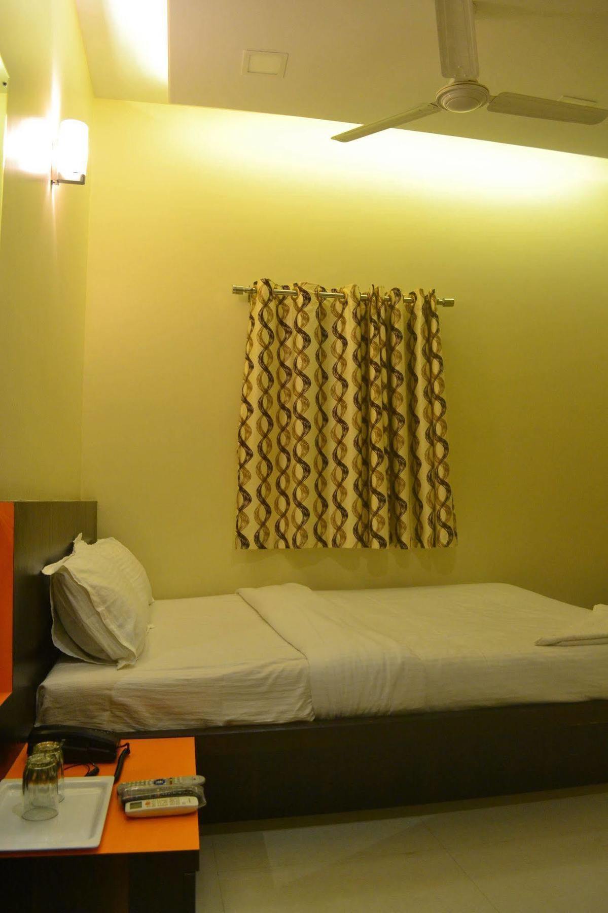Airport Metro Hotel Mumbai Dış mekan fotoğraf